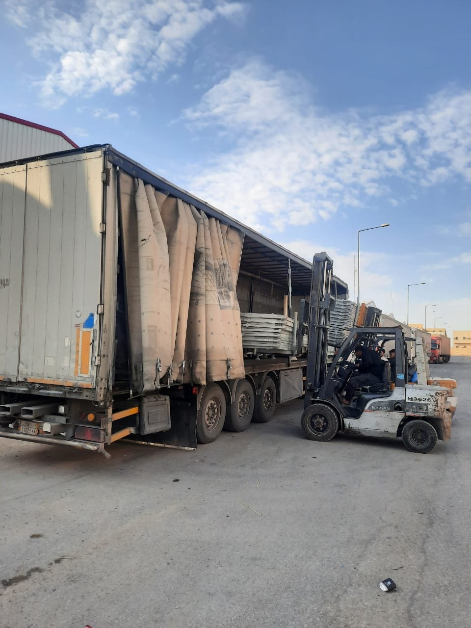 نقل عابر للحدود إلى مسقط وعُمان